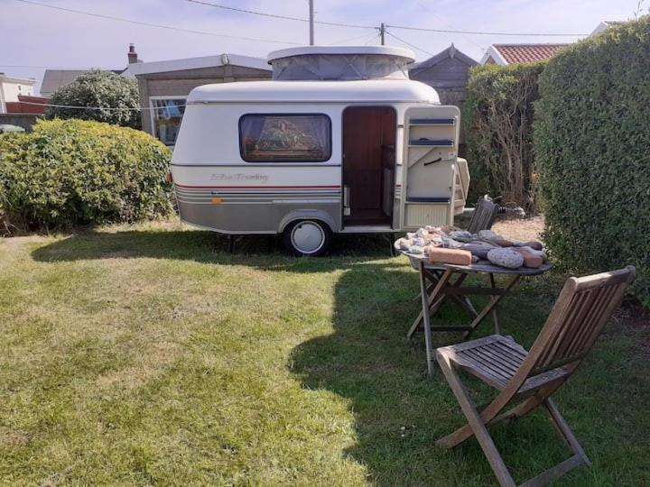 נורוויץ'' Sundial Cottage Eriba Caravan מראה חיצוני תמונה