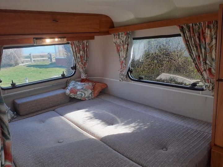 נורוויץ'' Sundial Cottage Eriba Caravan מראה חיצוני תמונה
